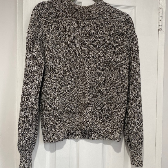 H&M SWEATER SIZE M - Picture 1 of 2